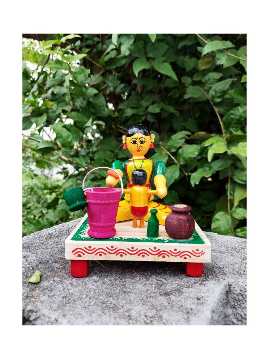 Wooden Village Mother Bathing Baby - Etikoppaka Dolls
Wooden Village Mother Bathing Baby - Etikoppaka Dolls