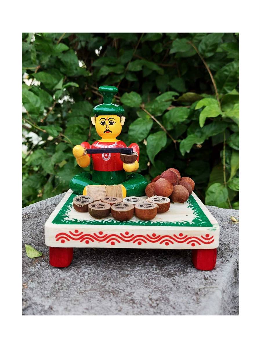 Wooden Village Man Selling Coconut - Etikoppaka Dolls
